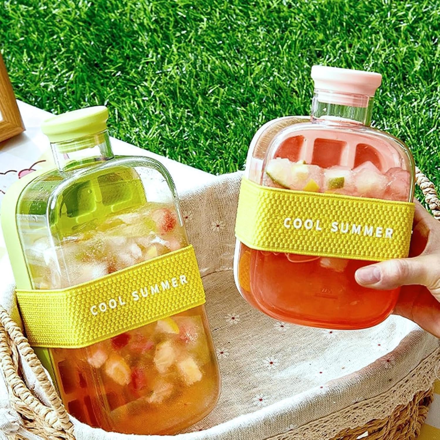 800ml Ice Cube Box with Straw – White / Pink / Green - Image 6